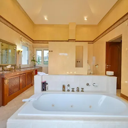 El Rosario Large W Heated Pool Feriehus *