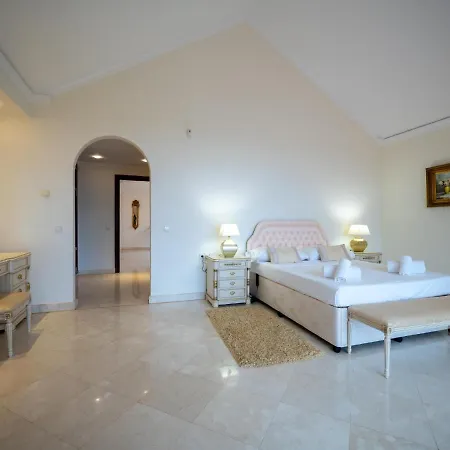 El Rosario Large W Heated Pool Feriehus