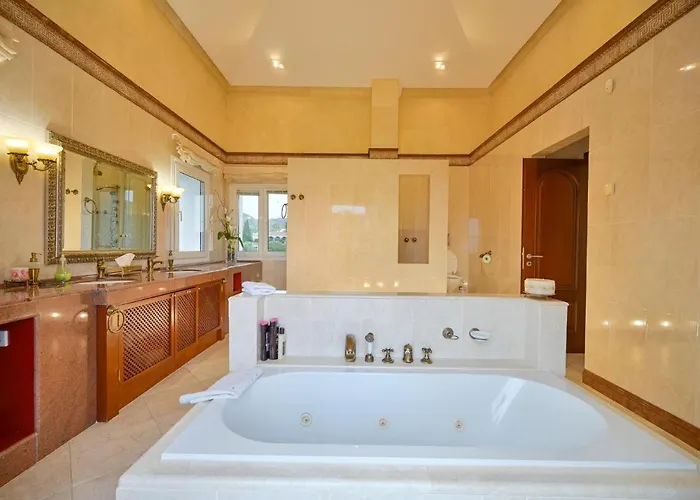 El Rosario Large W Heated Pool Ferienhaus *