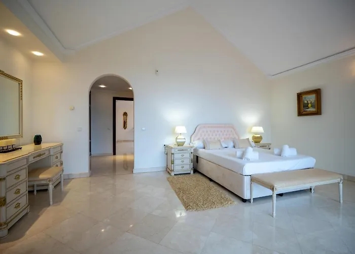 El Rosario Large W Heated Pool Ferienhaus