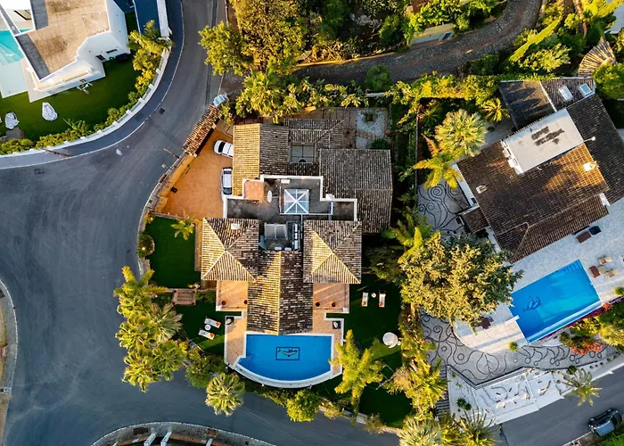 El Rosario Large W Heated Pool 別荘