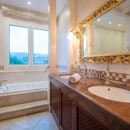 Будинок відпочинку El Rosario Large W Heated Pool *