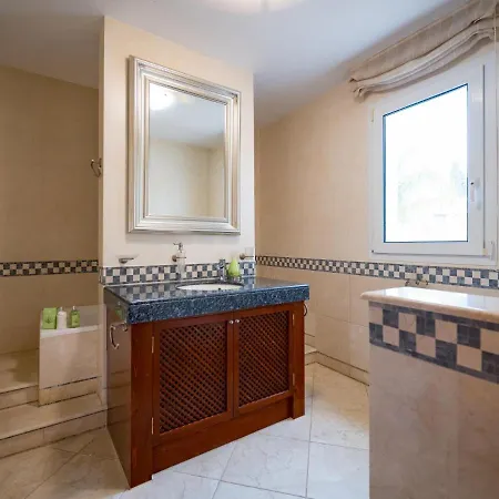 Будинок відпочинку El Rosario Large W Heated Pool