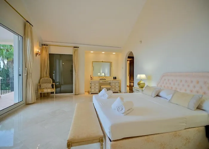 El Rosario Large W Heated Pool Holiday home *